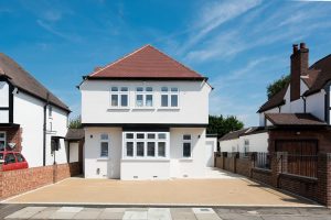 Beautiful white house with newly installed resin driveway (1)